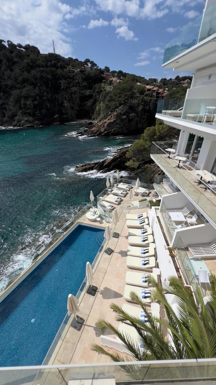 Hotel La Calanque กาวาแลร์-ซูร์-แมร์ ภายนอก รูปภาพ