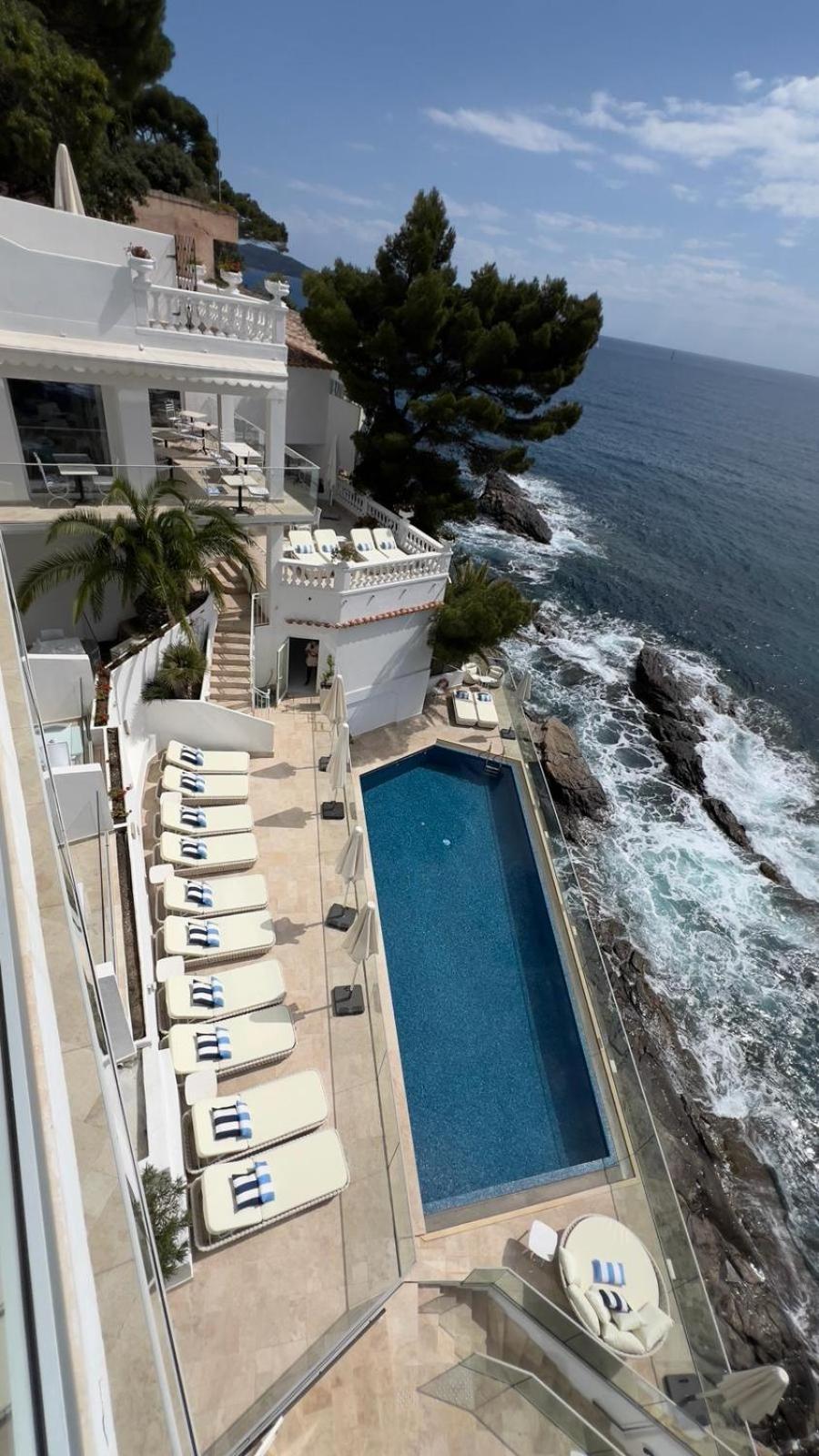 Hotel La Calanque กาวาแลร์-ซูร์-แมร์ ภายนอก รูปภาพ