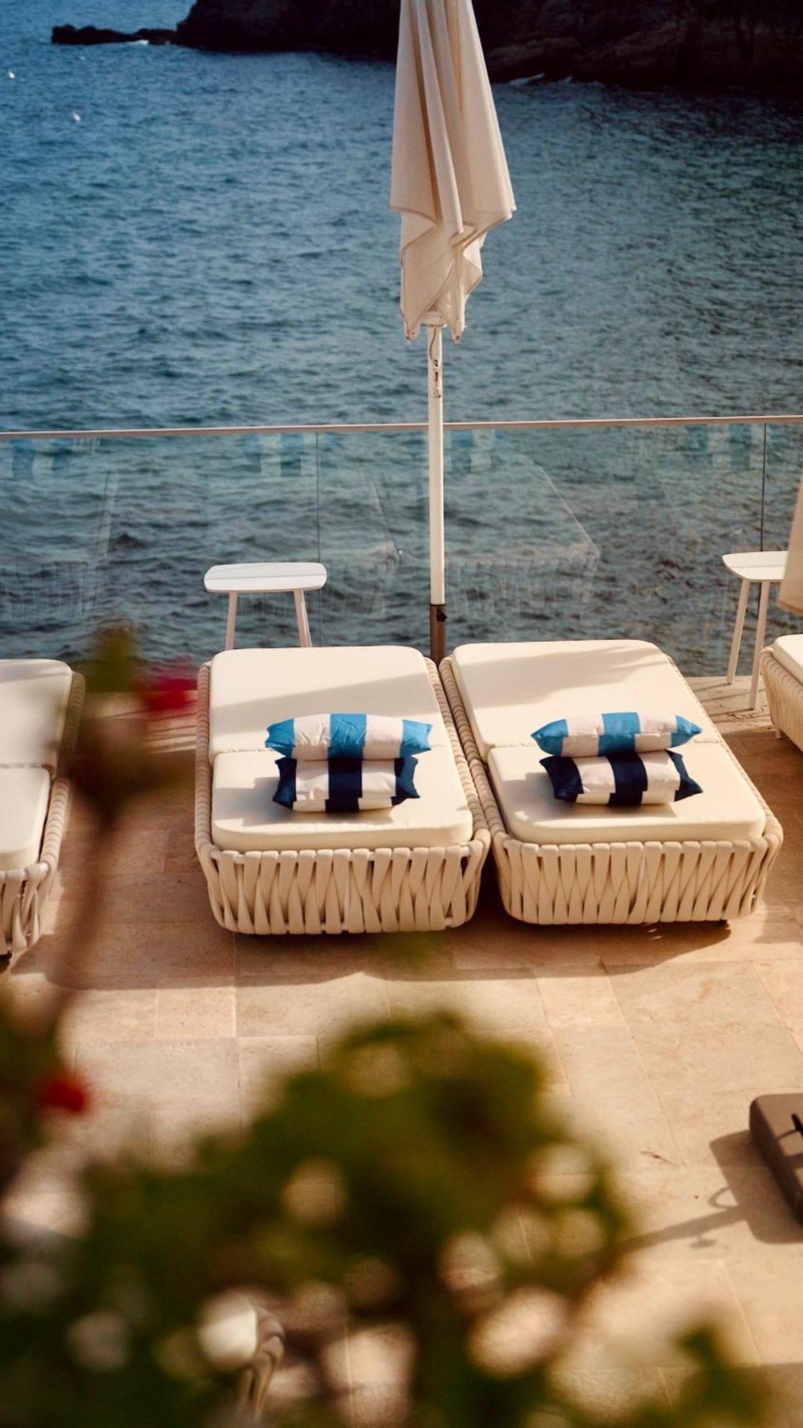 Hotel La Calanque กาวาแลร์-ซูร์-แมร์ ภายนอก รูปภาพ